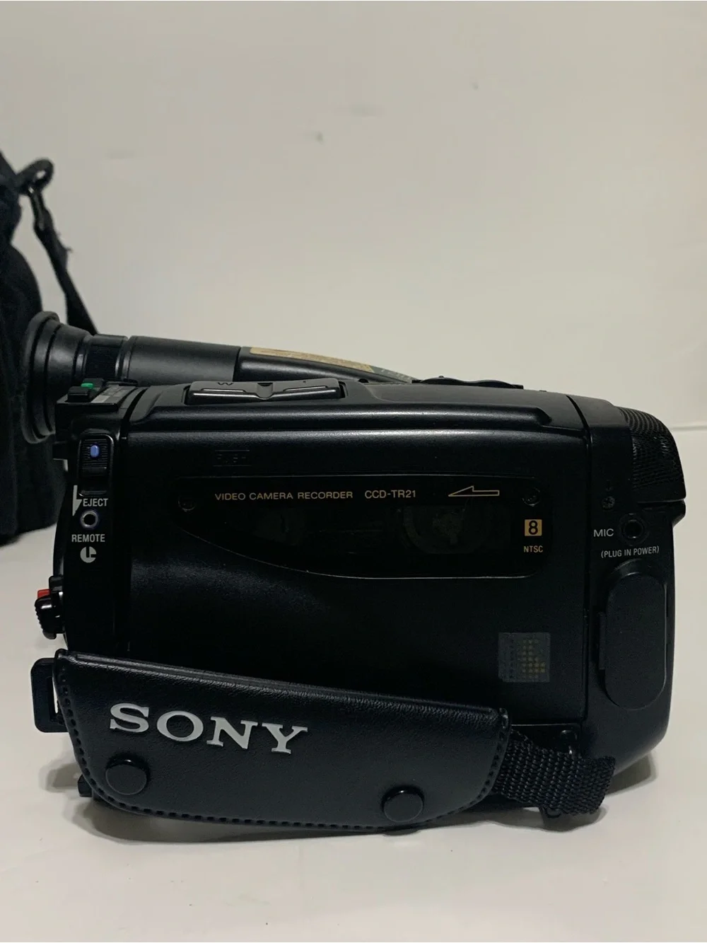 Sony CCD-TR21 Video 8 Handycam Camcorder 10x Zoom Bundle Tested Working Vintage